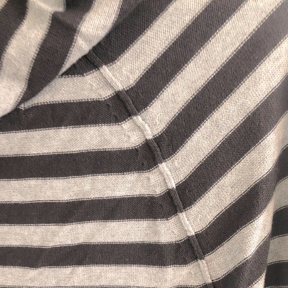 American Eagle Hooded Lightweight Sweater - Picture 5 of 5